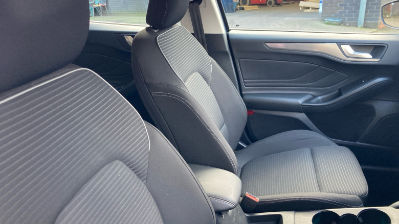 Ford Focus 1.5 EcoBoost 150 Titanium 5dr Auto Petrol Estate